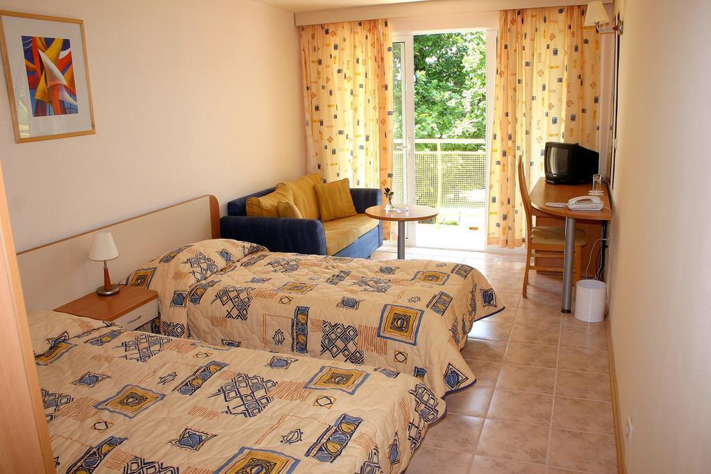 Hotel Orhidea Албена Номер фото